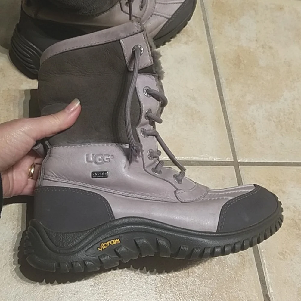 UGG Adirondack II waterproof leather sheepskin boots sz 6
